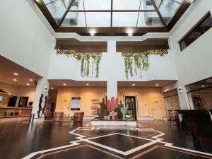 a lobby of a building with a glass ceiling at ibis Styles Presidente Prudente Portal D'Oeste in Presidente Prudente