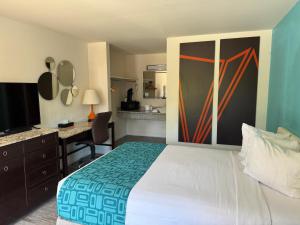 a hotel room with a bed and a desk at Howard Johnson by Wyndham Downtown Reno in Reno