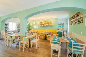 a restaurant with tables and chairs in a room at Casa Rucola in Sestri Levante