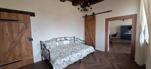a bedroom with a bed and a wooden floor at Chateau de Gendersberg in Hanviller