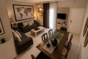 a living room with a table and a couch at Studios Prodromidis Πρεβεζα in Preveza