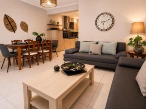 a living room with a couch and a table at Studios Prodromidis Πρεβεζα in Preveza