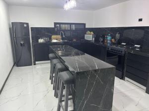a kitchen with black cabinets and a black counter top at Residencia familiar céntrica xalapa in Xalapa +17 photos