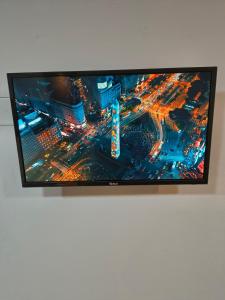 a flat screen tv hanging on a wall at Urban Berazategui in Berazategui