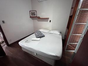 a small bed in a small room with a ladder at Hospedaria Campinas in Campinas