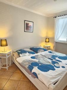 a bedroom with a large bed in a room at Ferienwohnung Hugo in Zempin