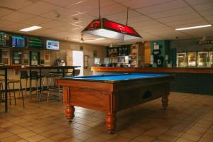 a pool table in the middle of a restaurant at Wongai Beach Hotel in Horn