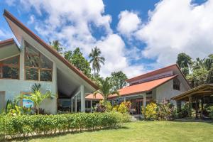 a house with a garden in front of it at Union House with generator in Dapa