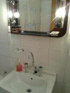 A bathroom at Zephyros