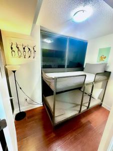 a room with a bunk bed in a room at Core Downtown Toronto-8 Sleeper-4 Beds-2 Bathrooms-Washrooms-Free Parking-CN Tower-Ripleys Museum-Blue Jays Stadium In front-Indoor Gym-Swimming Pool-Jacuzzi Sauna-Filter Drinking Water-WiFi in Toronto