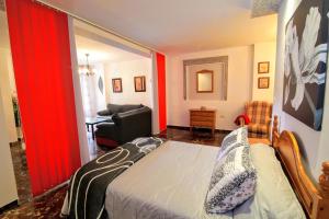 Łóżko lub łóżka w pokoju w obiekcie Apartamentos Turísticos La Fonda