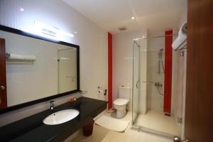 Un baño de Royal Kandyan Hotel