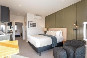 a hotel room with a bed and a kitchen at The Stables Motel in Bulls