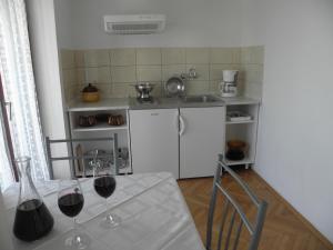 Cuisine ou kitchenette dans l'établissement Apartments Blanche