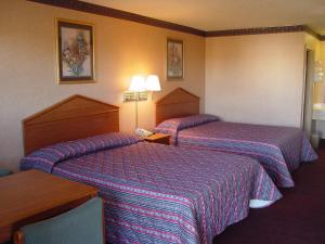 En eller flere senge i et værelse på Garden Inn & Suites