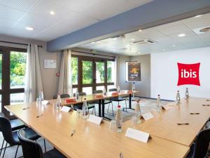 a meeting room with a long table with chairs at ibis Salon de Provence in Salon-de-Provence +93 photos