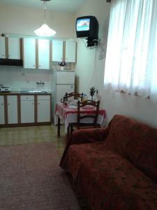 A kitchen or kitchenette at Zephyros