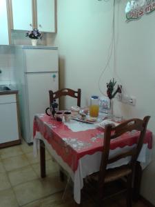A kitchen or kitchenette at Zephyros