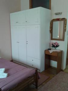 A bed or beds in a room at Zephyros