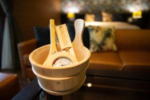 two spoons and a clock in a bowl on a table at LCO-Resort in Takizawa