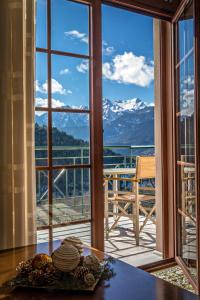 a room with a large window with a view of the mountains at To Kallion in Klávsion