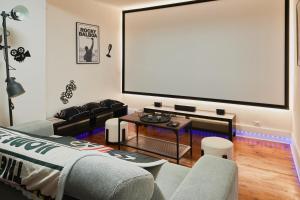 a living room with a large screen on the wall at Cinéma Privé Maison Cosy Romantique in Riom