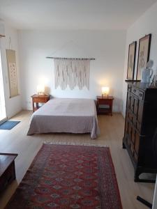 a bedroom with a bed and two tables and two lamps at La Nomade in Andernos-les-Bains