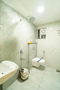 a bathroom with a toilet and a sink at PLA Residency Tanjore in Thanjāvūr +39 photos