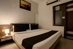 a bedroom with a large bed in a room at Hotel O Taj Nagri Near Taj Mahal East Gate Formerly Riviera in Agra