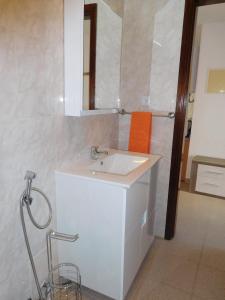 a bathroom with a white sink and a mirror at Casa do Fundo do Povo - Serra da Estrela in Cortes do Meio