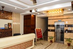 an office with a reception desk and a lobby at Hotel Grand In Near 2 Min From Vaishali Metro Station in Ghaziabad