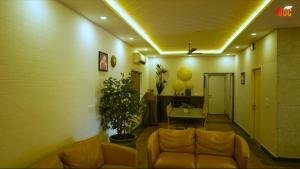 a living room with a couch and a table in a room at Mannath Lake House in Murinjupuzha