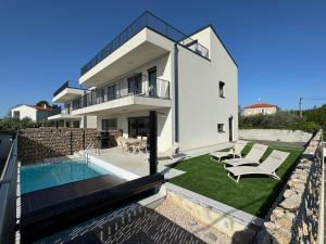 a villa with a swimming pool and a house at Villa Quartura in Kornić