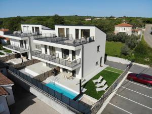 an aerial view of a house with a swimming pool at Villa Quartura in Kornić