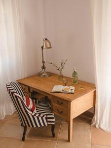 a desk with a lamp and a chair with ainylinylinylinylinylinyl at Exceptional Apartment In Cannes' Countryside in Spéracèdes