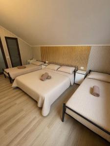 a room with three beds in a room at Andya in Constanţa