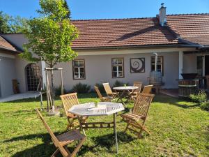 a table and chairs in the yard of a house at Monschein Weingut Straden in Straden