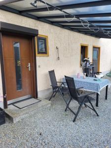 a patio with a table and chairs next to a building at Ferienhaus Deubetal Nr.10 in Stadtilm