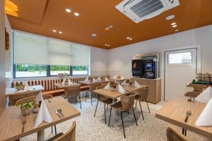 Restaurant o un lloc per menjar a B&B Sol