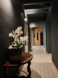 a vase of flowers on a table in a hallway at Bes Hotel Bergamo Cologno al Serio in Cologno al Serio +106 photos