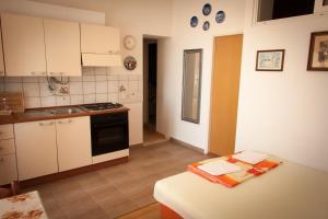 O bucătărie sau chicinetă la Apartments Villa Kosovic - ground floor