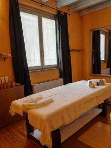 a room with a bed with a mirror and a window at Bes Hotel Bergamo Cologno al Serio in Cologno al Serio