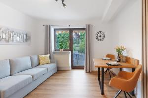 a living room with a couch and a table at Apartment am Bischofsberg in Großheubach