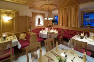 Predel za sedenje v nastanitvi Hotel Eggerwirt