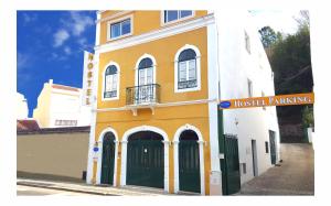 O edifício em que a casa de hóspedes se localiza
