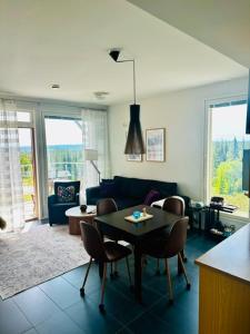 a living room with a table and chairs at Porokello, Ylläsjärvi, 2 mh in Ylläsjärvi