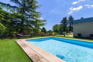 a swimming pool in the yard of a house at Villa Montplaisir 180m² - Jacuzzi in Charmes-sur-Rhône