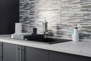 a kitchen counter with a sink with a faucet at Kasa KEK - MCMXXV in Mangalia