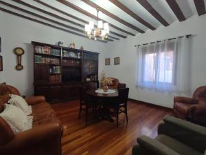 a living room with a table and chairs at Casona de Barrabás in San Vicente de la Sonsierra