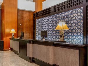 a hotel lobby with a reception desk with a lamp at Guide Hotel Hsinchu Zhongyang in Hsinchu City